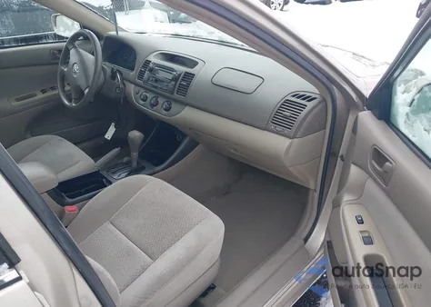 2004 Toyota Camry Le z USA, uszkodzony, nr VIN 4T1BE32K84U890784